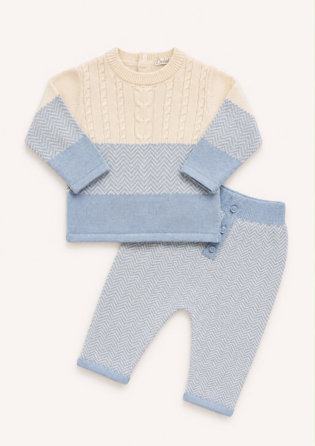 Dr kid Luxe Gebreide Baby Set – Ecru & Lichtblauw Visgraat (2-Delig) - Afbeelding 2