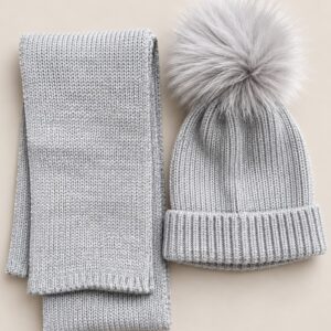 Luxe Gebreide Winterset – Muts met Pompom & Sjaal kleur grijs
